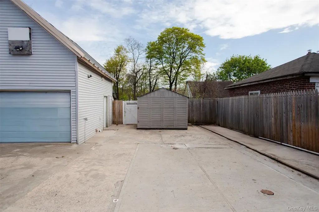8 Brightside Avenue Central Islip NY 11722