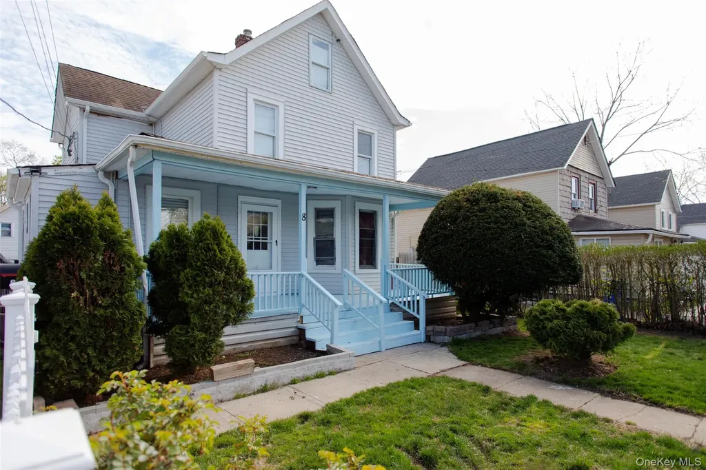 8 Brightside Avenue Central Islip NY 11722