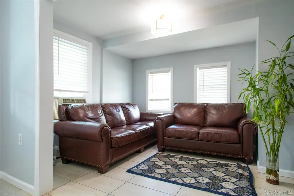 8 Brightside Avenue Central Islip NY 11722