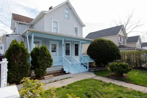 8 Brightside Avenue Central Islip NY 11722