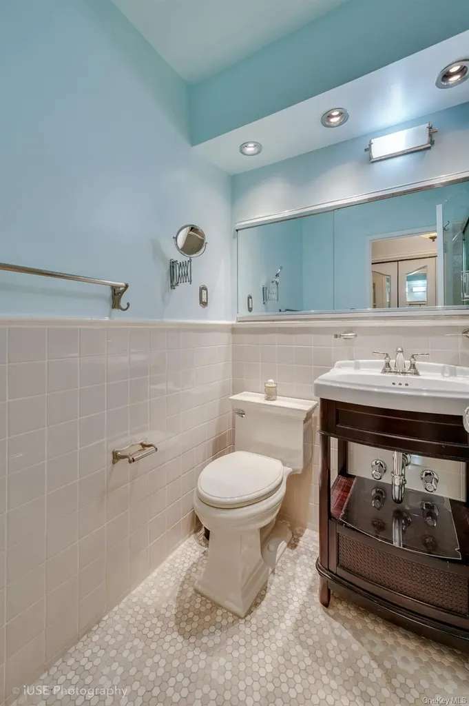 52-30 39th Drive Woodside NY 11377
