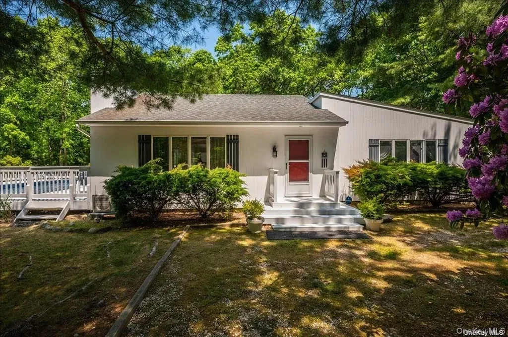 13 Van Scoys Path W East Hampton NY 11937