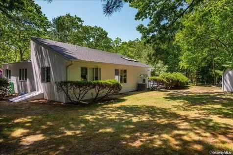 13 Van Scoys Path W East Hampton NY 11937