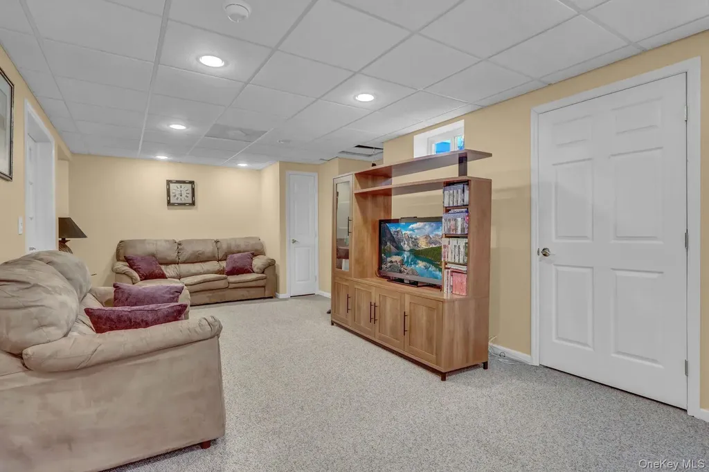 6 Arborvitae Lane Miller Place NY 11764