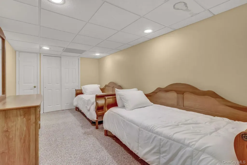 6 Arborvitae Lane Miller Place NY 11764
