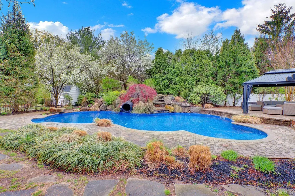 6 Arborvitae Lane Miller Place NY 11764