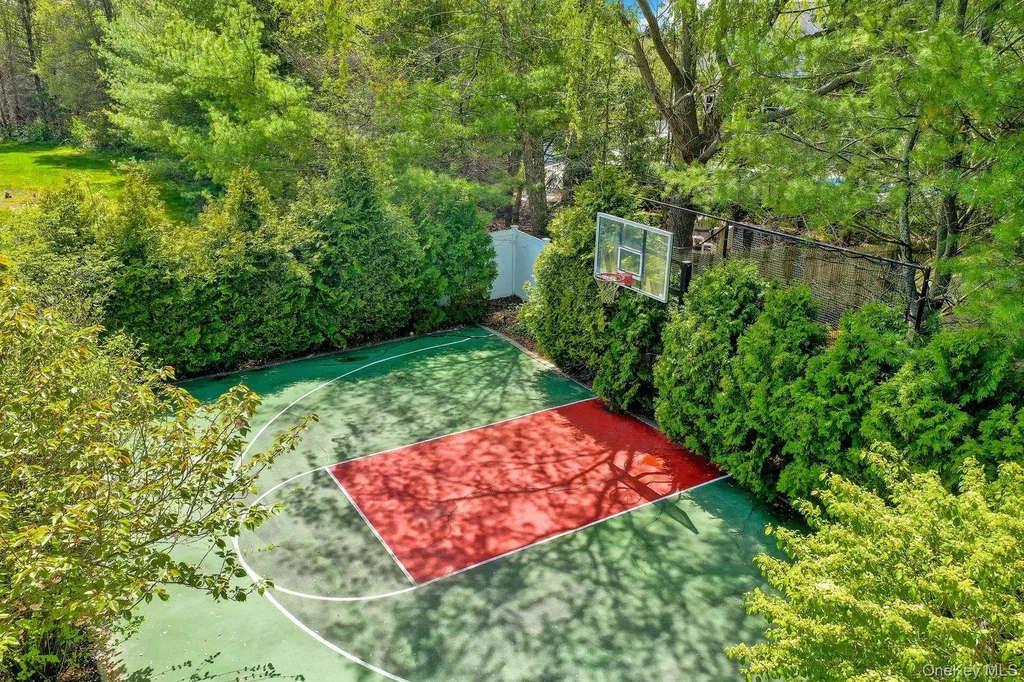 6 Arborvitae Lane Miller Place NY 11764