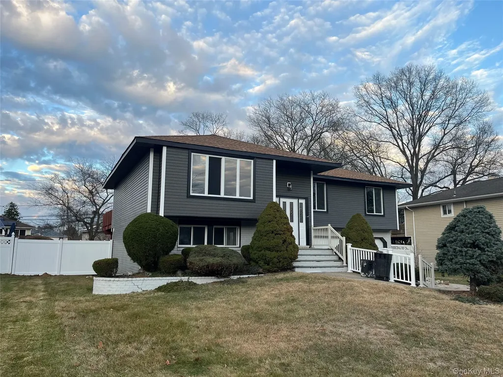 5 Farmstead Road Commack NY 11725