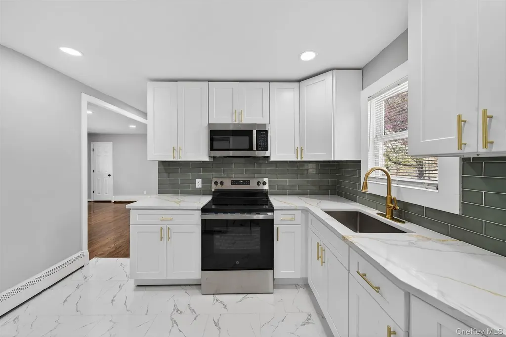65 Maple Lane Medford NY 11763
