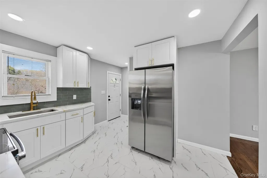 65 Maple Lane Medford NY 11763