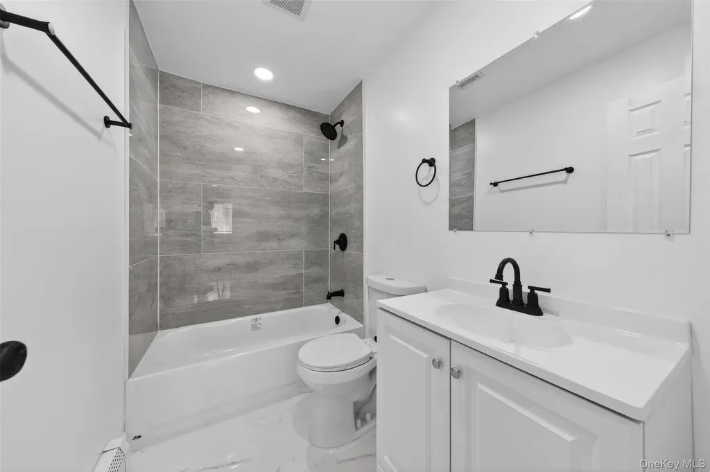 65 Maple Lane Medford NY 11763