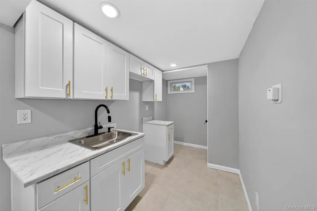 65 Maple Lane Medford NY 11763