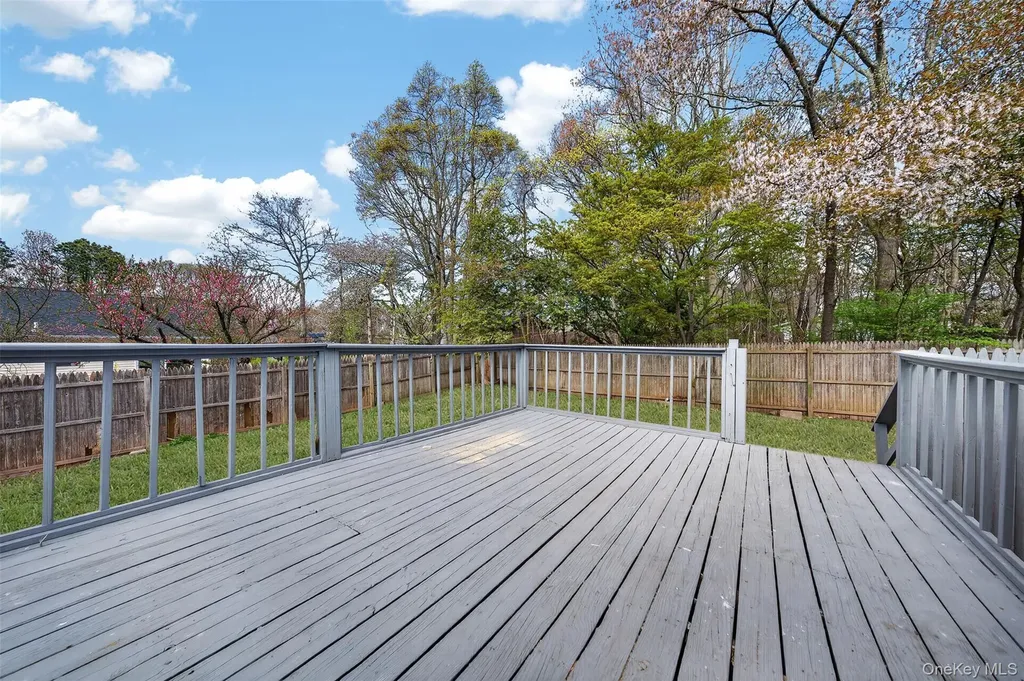 65 Maple Lane Medford NY 11763