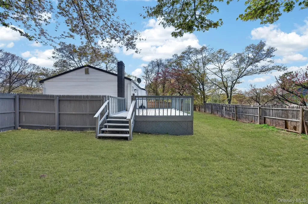 65 Maple Lane Medford NY 11763
