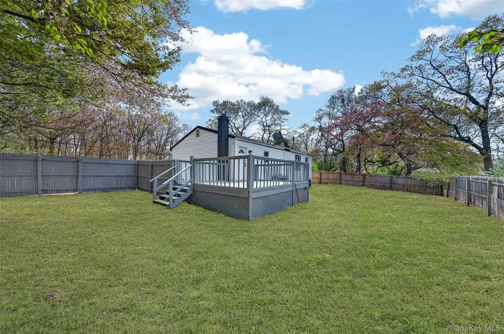 65 Maple Lane Medford NY 11763