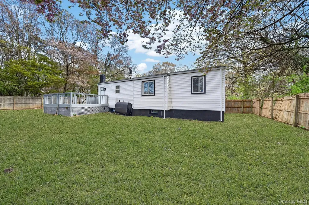 65 Maple Lane Medford NY 11763