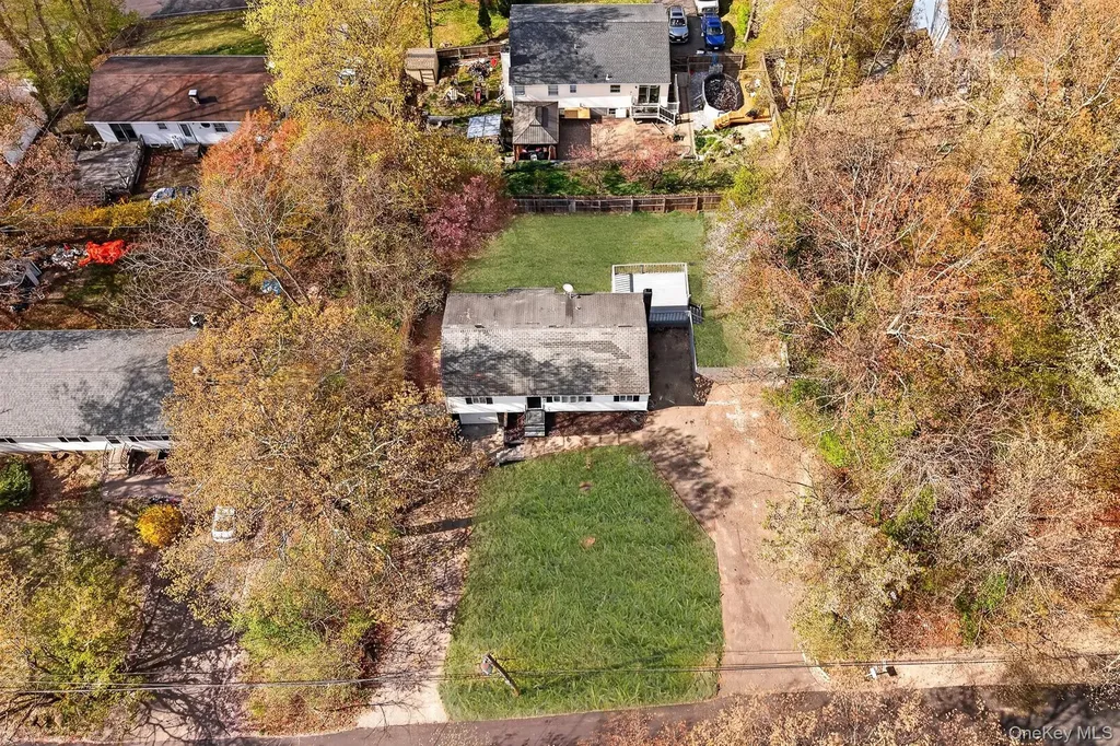 65 Maple Lane Medford NY 11763