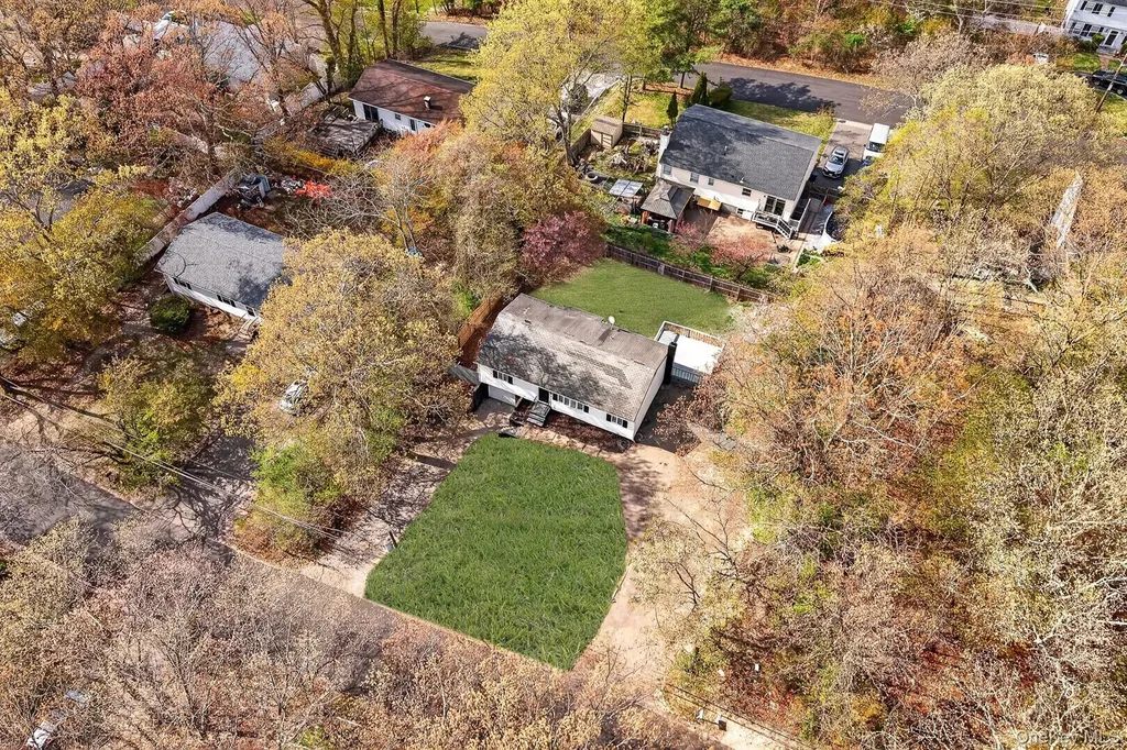 65 Maple Lane Medford NY 11763