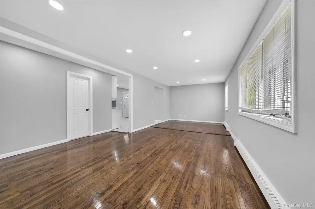 65 Maple Lane Medford NY 11763