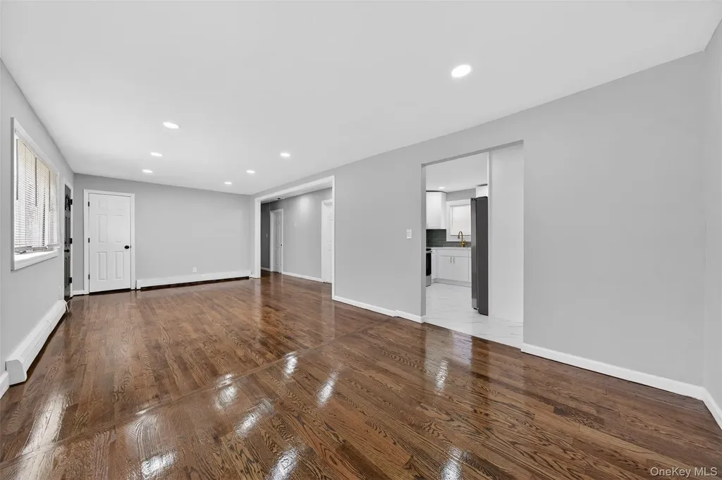 65 Maple Lane Medford NY 11763