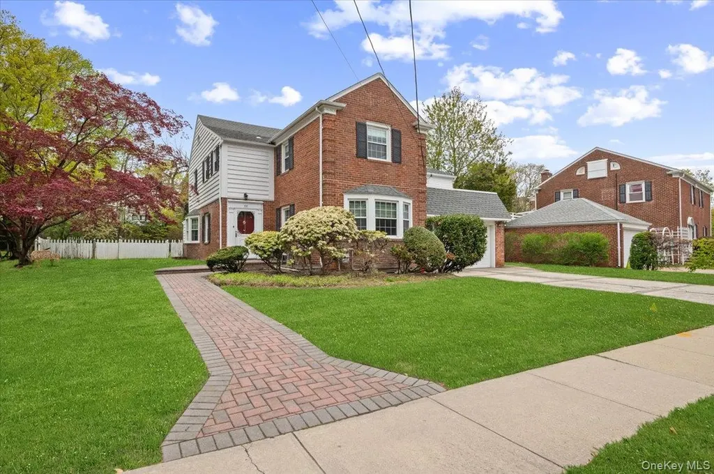 60 Broadway Lawrence NY 11559