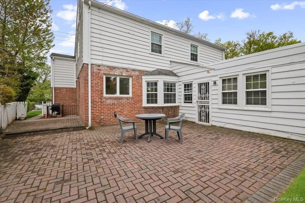 60 Broadway Lawrence NY 11559