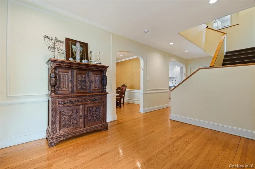 60 Broadway Lawrence NY 11559