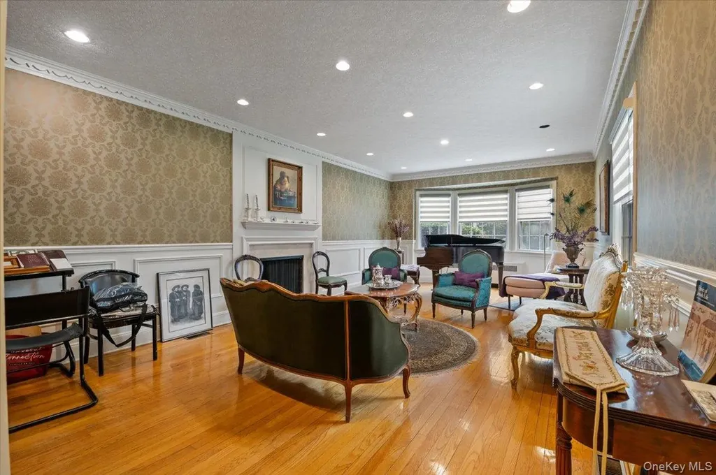 60 Broadway Lawrence NY 11559