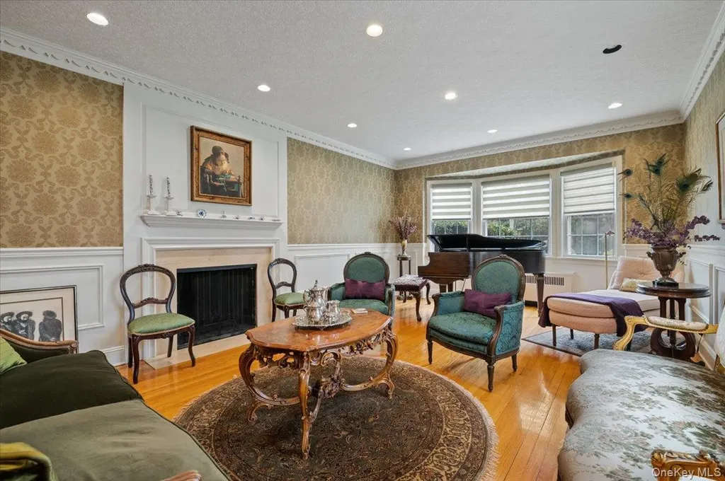 60 Broadway Lawrence NY 11559
