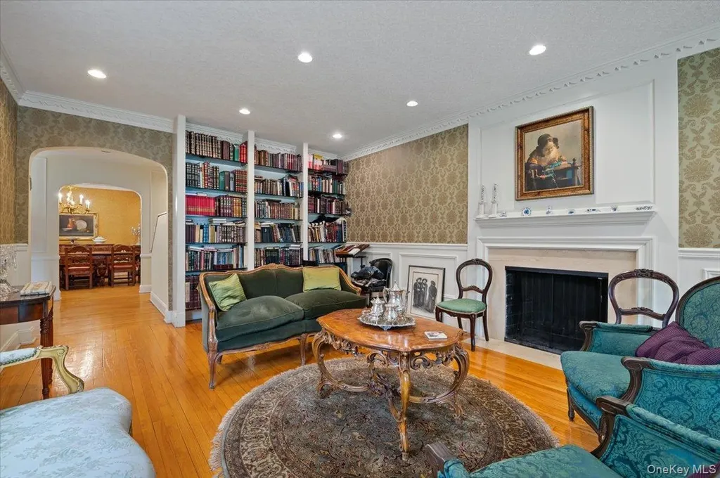 60 Broadway Lawrence NY 11559