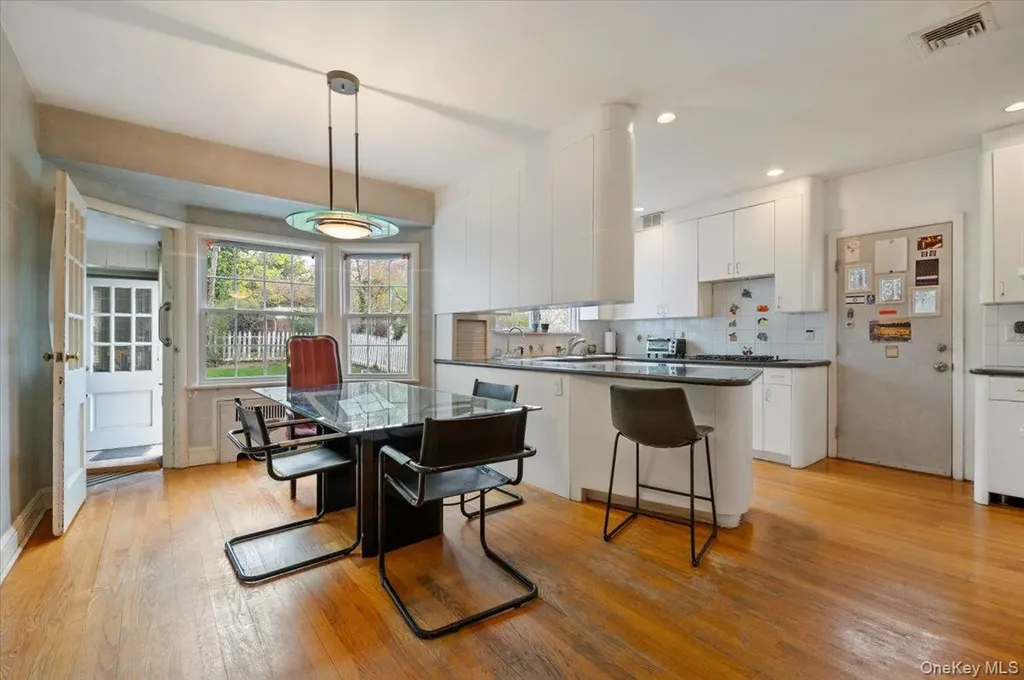 60 Broadway Lawrence NY 11559