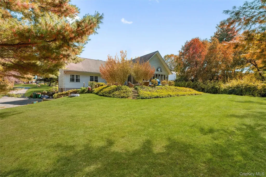 14 Earlwood Drive Poughkeepsie NY 12603