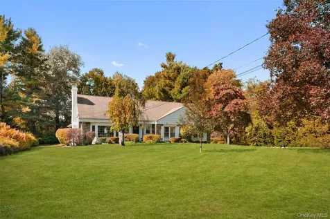 14 Earlwood Drive Poughkeepsie NY 12603