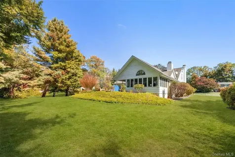 14 Earlwood Drive Poughkeepsie NY 12603
