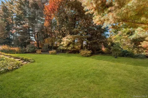 14 Earlwood Drive Poughkeepsie NY 12603
