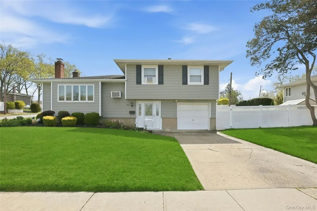 87 Stephen Drive Plainview NY 11803