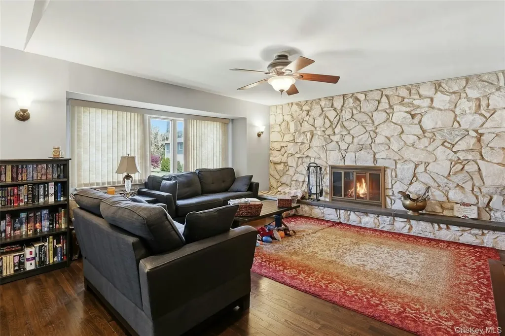 87 Stephen Drive Plainview NY 11803