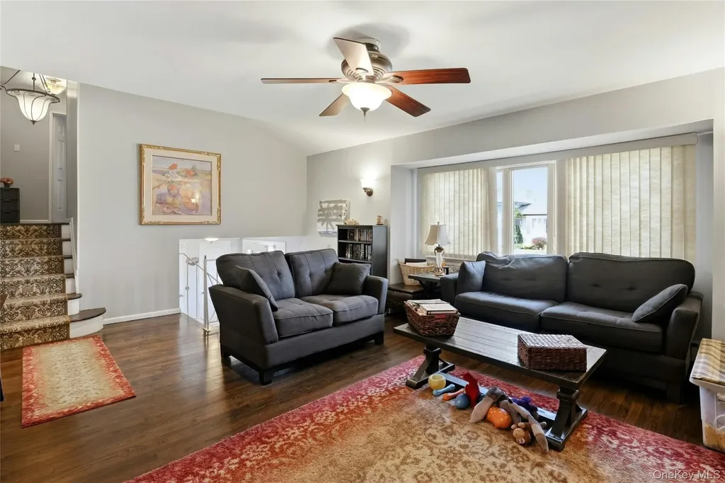 87 Stephen Drive Plainview NY 11803