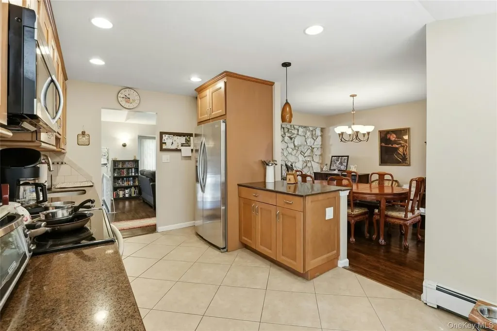 87 Stephen Drive Plainview NY 11803