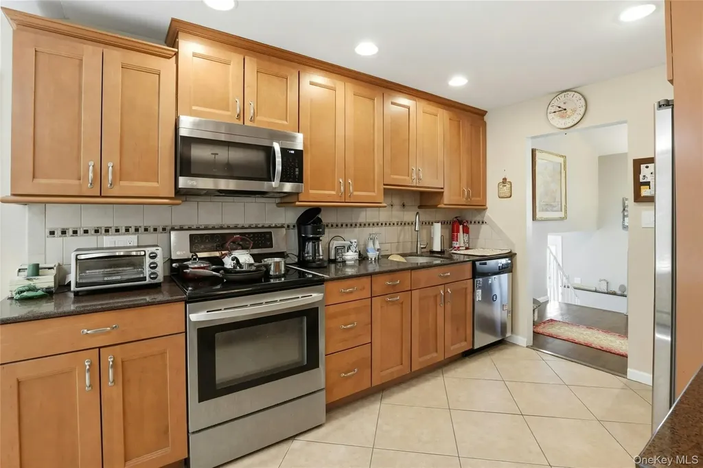 87 Stephen Drive Plainview NY 11803