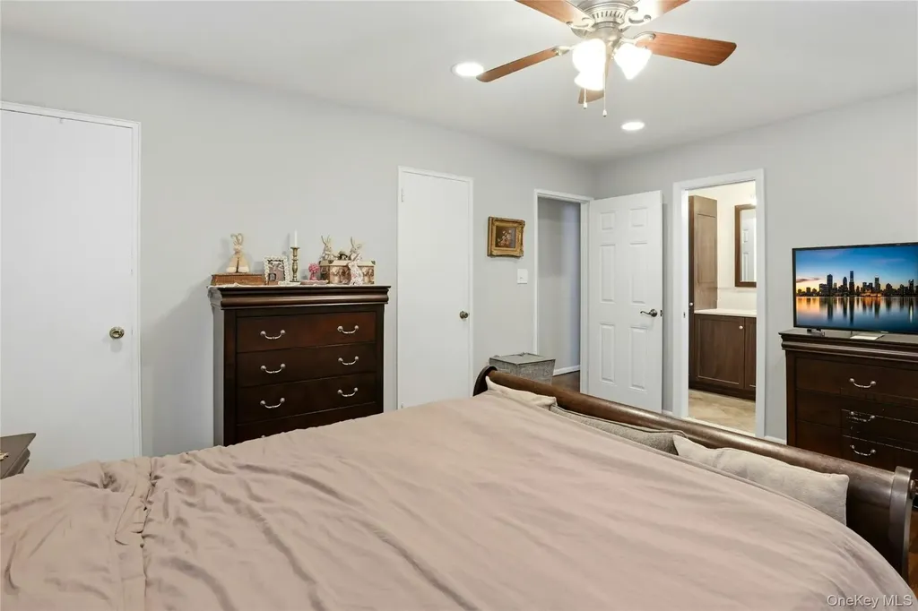 87 Stephen Drive Plainview NY 11803