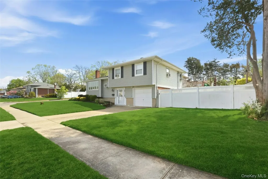 87 Stephen Drive Plainview NY 11803