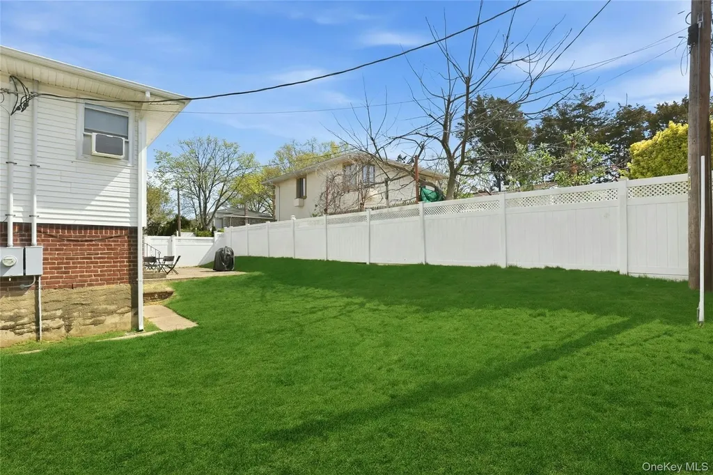 87 Stephen Drive Plainview NY 11803