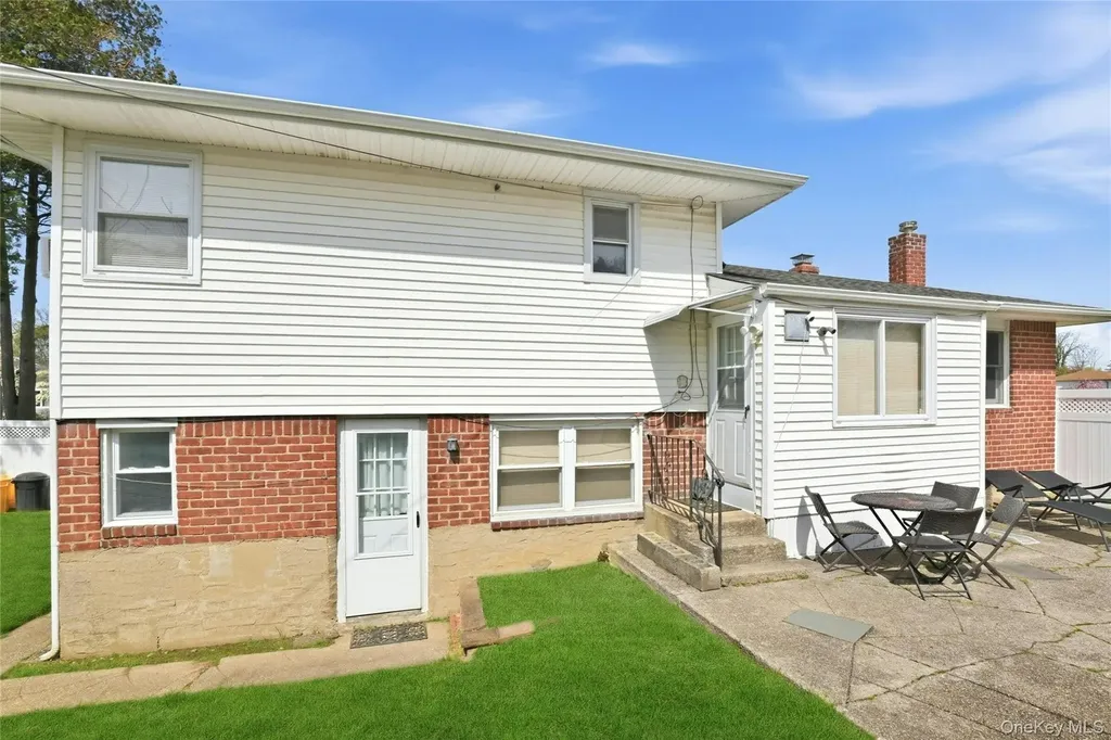 87 Stephen Drive Plainview NY 11803