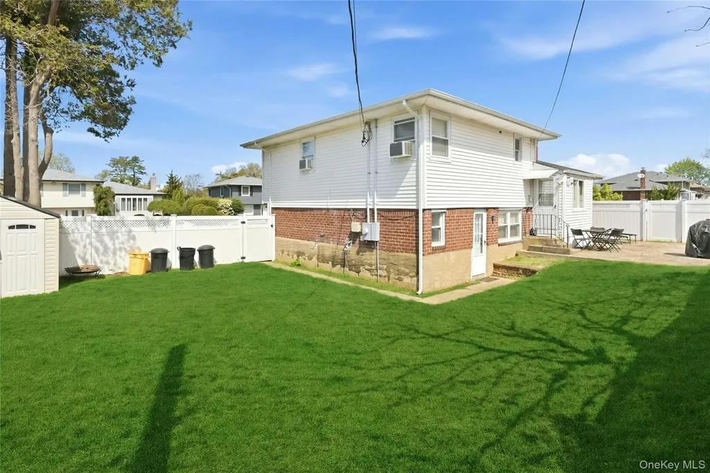 87 Stephen Drive Plainview NY 11803