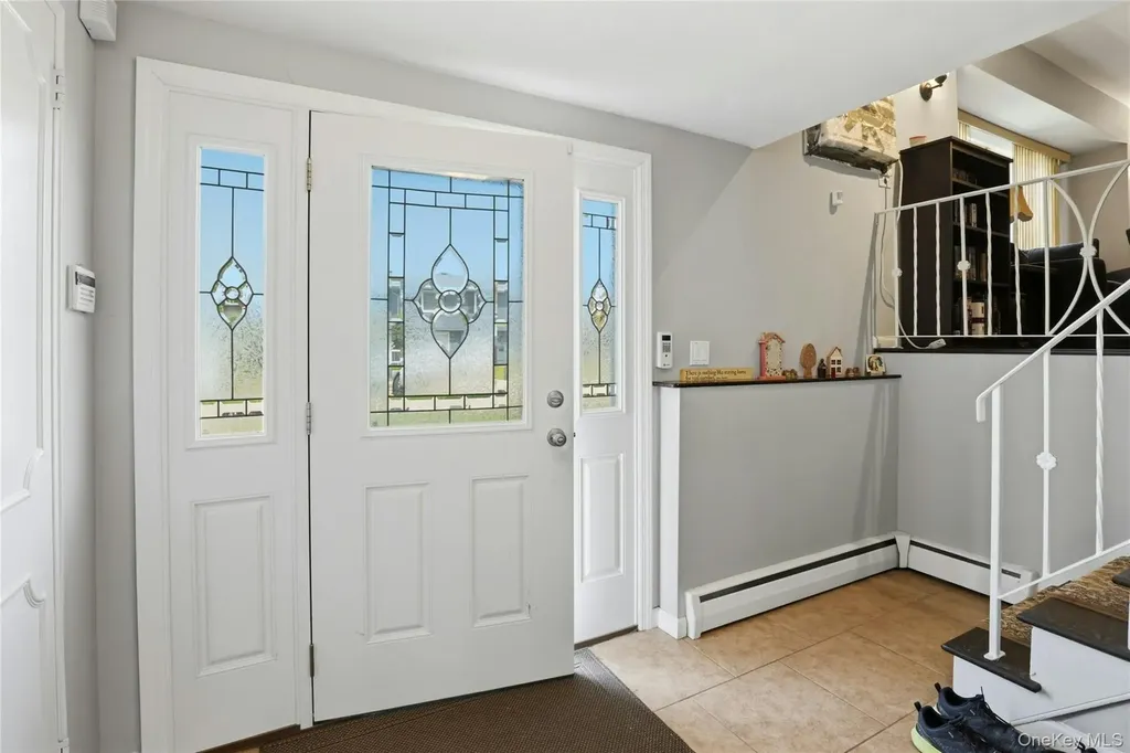 87 Stephen Drive Plainview NY 11803