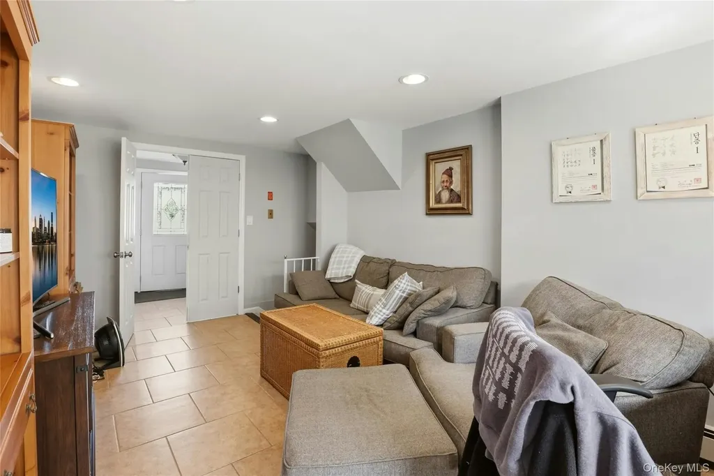 87 Stephen Drive Plainview NY 11803