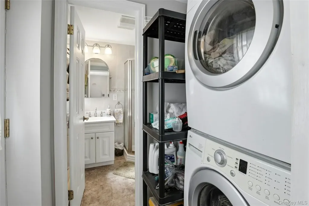 87 Stephen Drive Plainview NY 11803