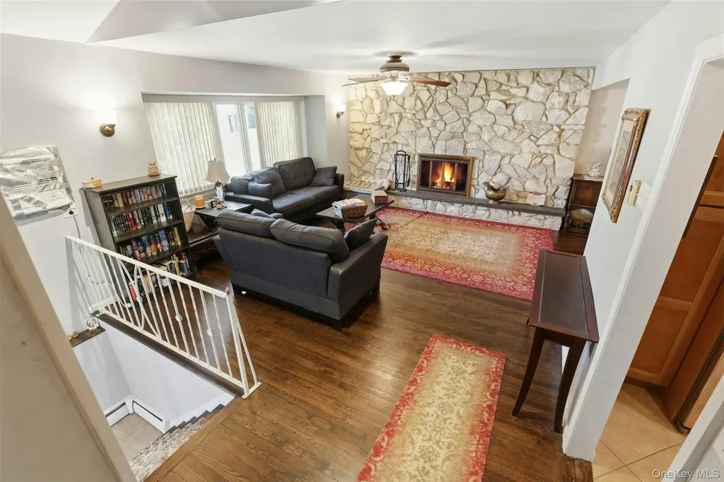 87 Stephen Drive Plainview NY 11803