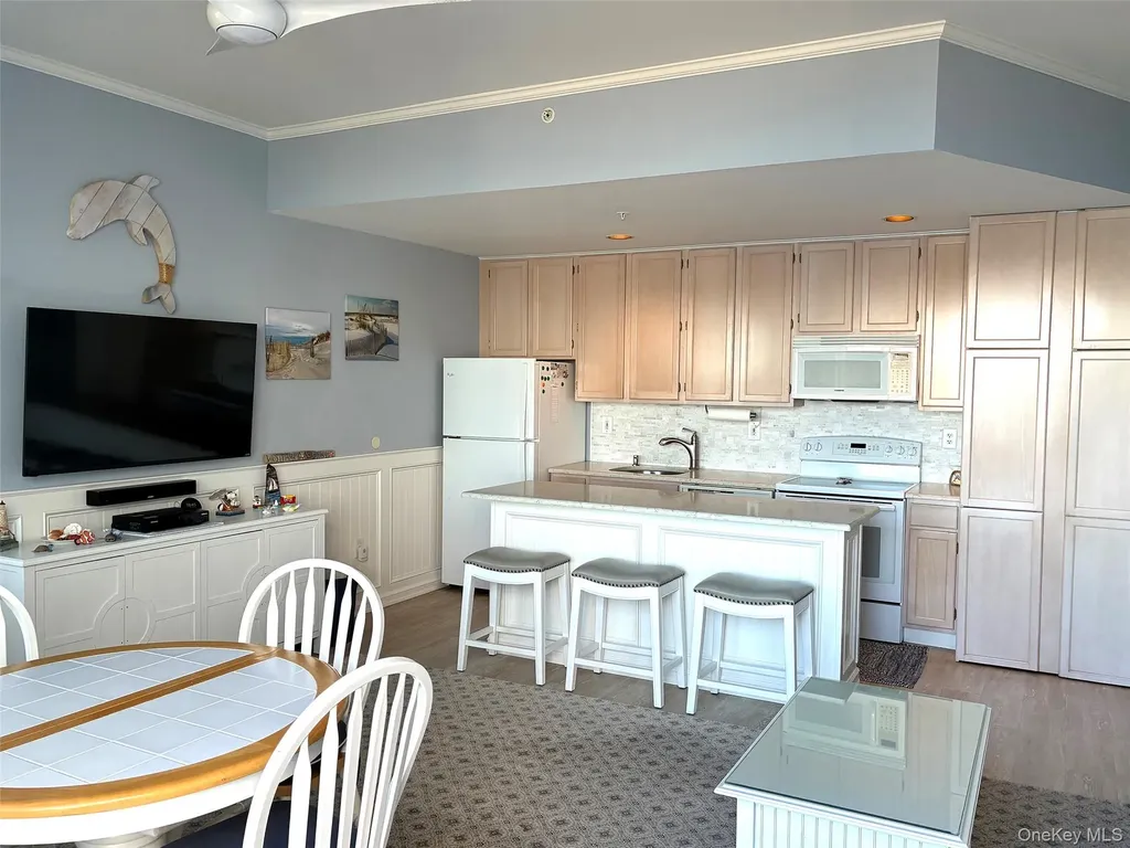 250 Dune Westhampton Beach NY 11978